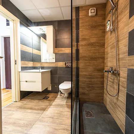 Nar Royalton #65 Free Parking